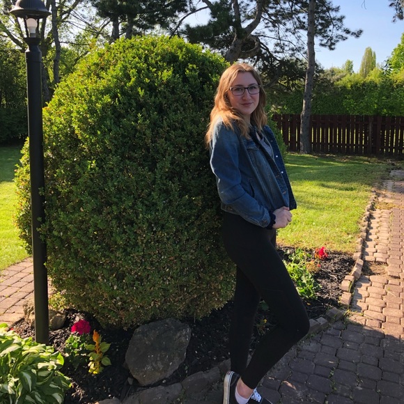 Meet your Posher, Julia - Picture 1 of 1